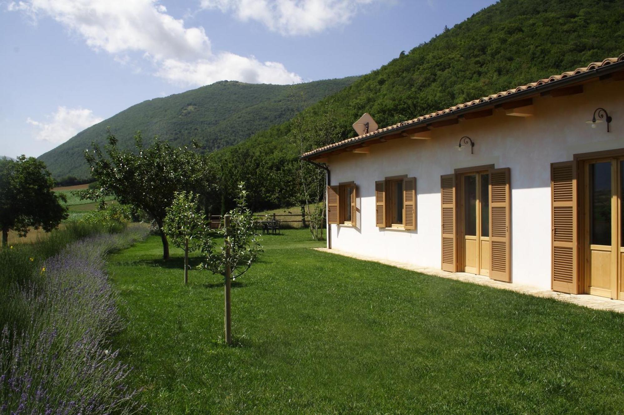 Agriturismo La Cascina Di Opaco Норча Екстериор снимка